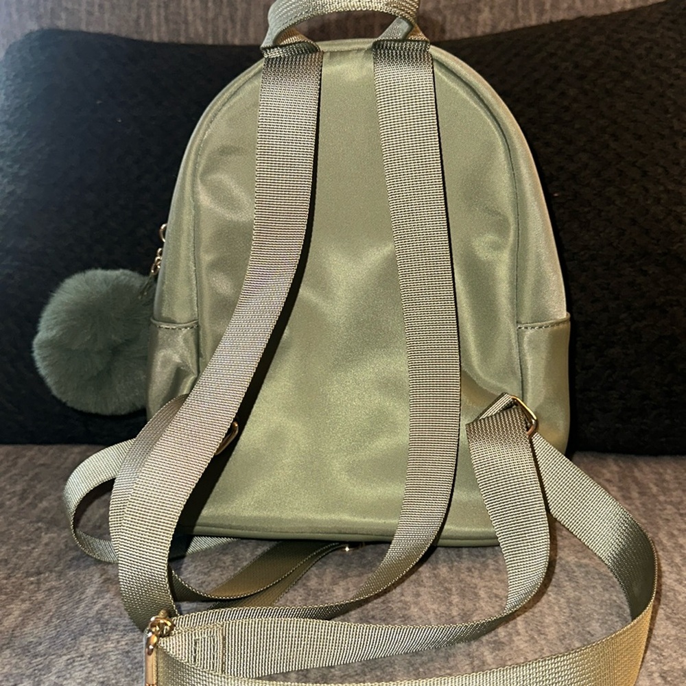 LD Mini Backpack - Picture 2 of 4